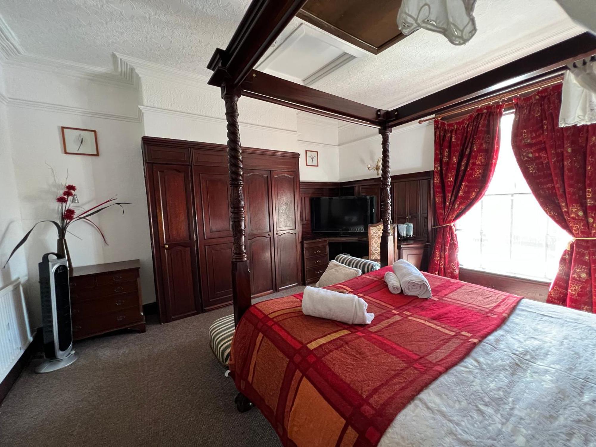 Georgian House Hotel 3*